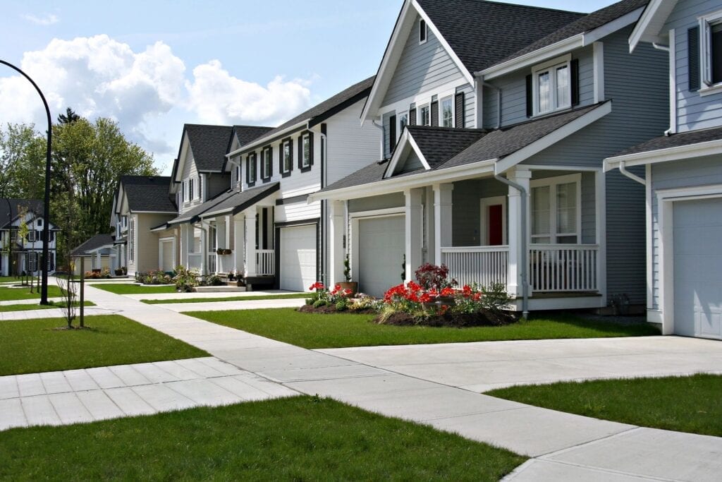 A beautiful luxury houses with long lawns